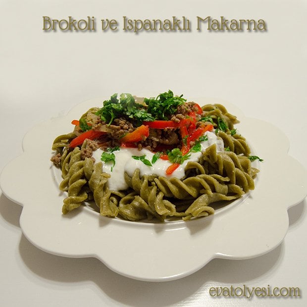 Brokoli ve Ispanaklı Makarna